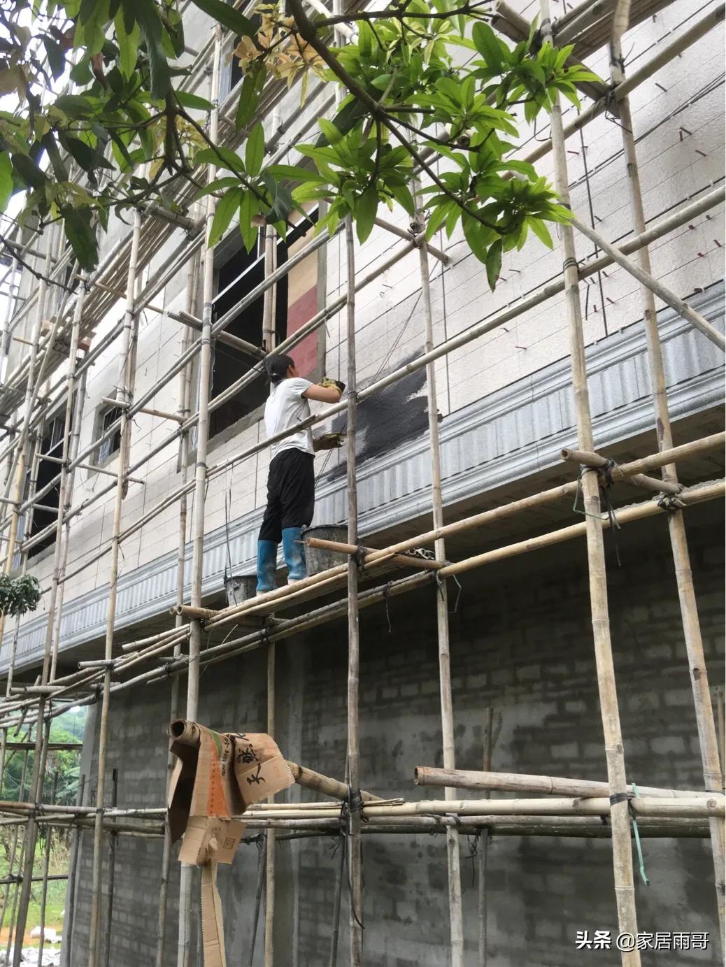 货运学徒小刘我是做装修的贴砖的师傅，最近有个朋友要和我学徒，刚开始给他开多少工资合适？