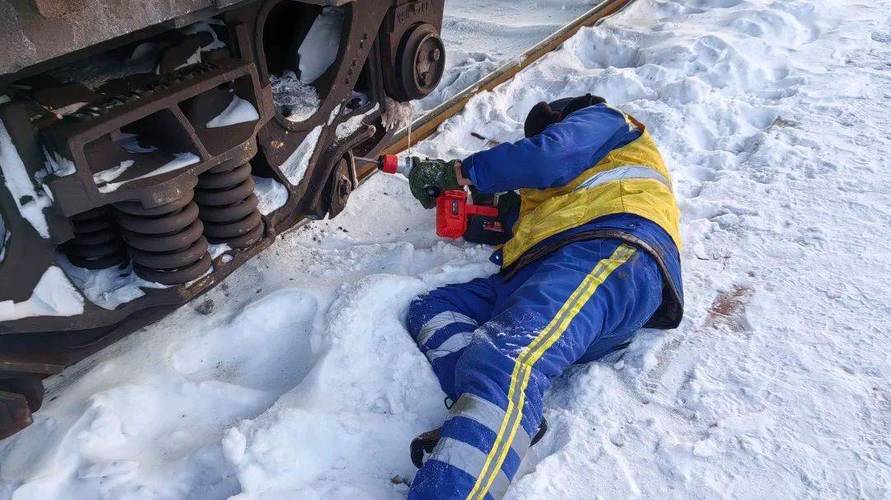 大雪货运列车下大雪对货运火车有没有影响？