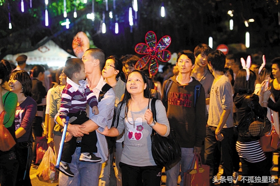 重庆金钟货运五号停机坪的彩灯展现场怎么走？