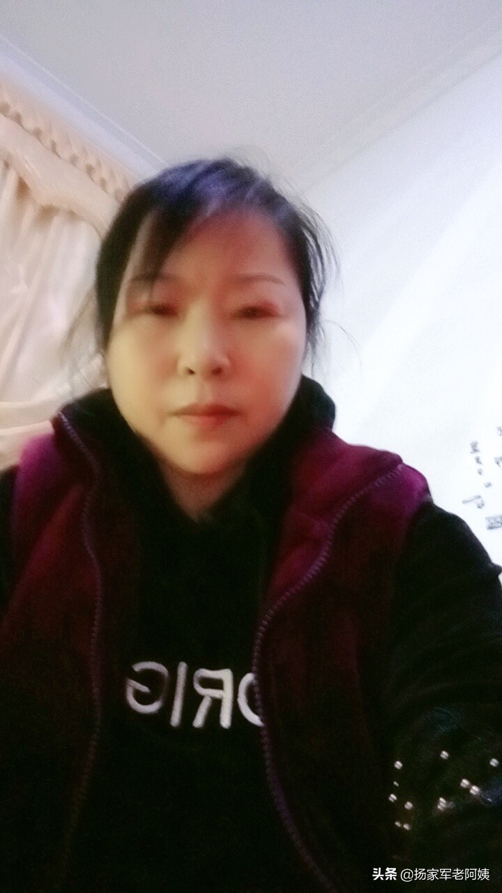 货运司机 包吃去建筑工地工作月薪6千多包吃住，自己买辆货车跑运输月薪1万多经常在外地，怎么选？