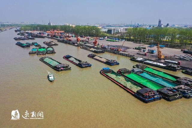 运河货运船舶京杭大运河可以航行多少吨位的船舶？