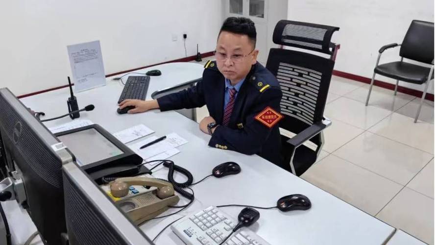 列车货运员工铁路值班员是什么级别？