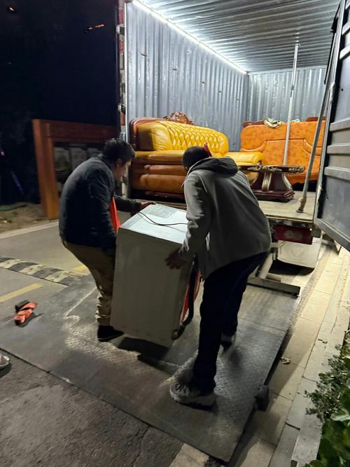 夜晚货运工作货拉拉司机晚上做什么？