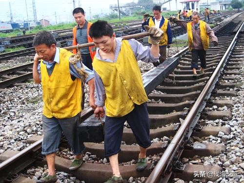 货运铁路工资铁路运输工作的工资和待遇怎么样？