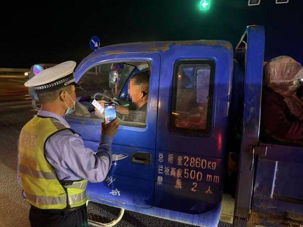 货运罚款案例货运机动车违反规定载客的，罚款多少？